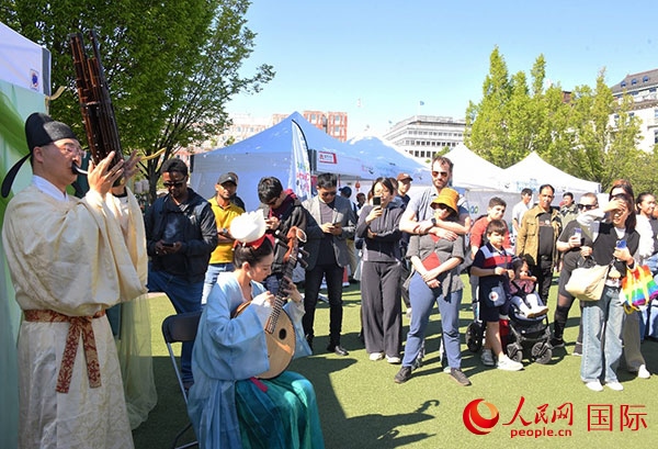 明月民樂工坊展示。人民網(wǎng)記者 殷淼攝