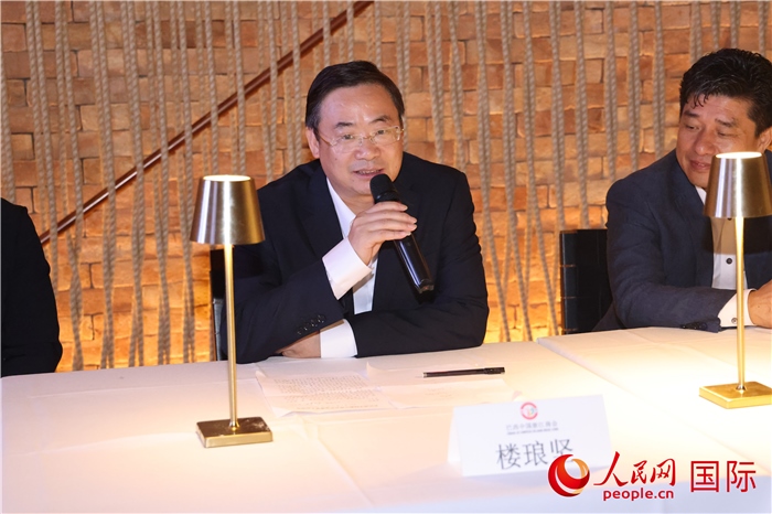 浙江省麗水市海外聯(lián)誼會會長樓瑯堅在座談會上致辭。 人民網(wǎng)記者 時元皓攝