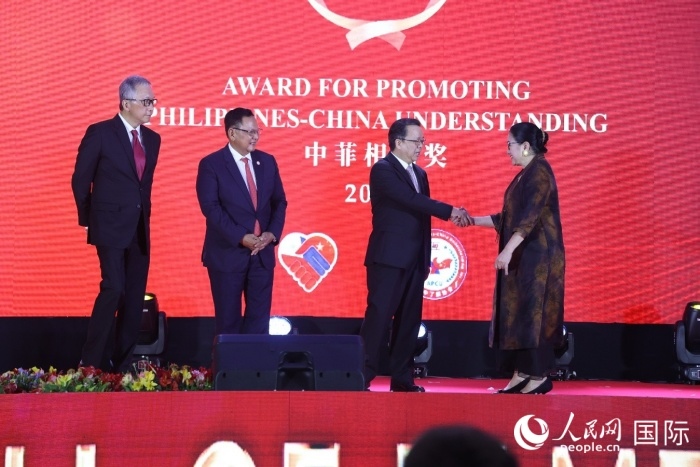 菲律賓前參議員許爾琦榮獲“終身成就獎(jiǎng)”。人民網(wǎng)記者樊帆 攝