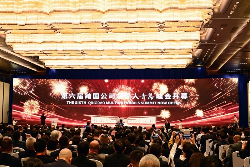 新華全媒+丨第六屆跨國公司領(lǐng)導(dǎo)人青島峰會開幕(1)XxjpsgC007515_20250619_PEPFN0A001(1).jpg