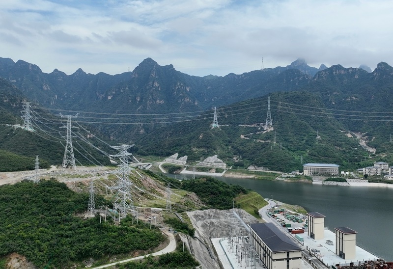 河北易縣:抽水蓄能電站配套工程500千伏特高壓送出線(xiàn)路投運(yùn)(2)XxjpsgC007022_20250827_PEPFN0A001.jpg